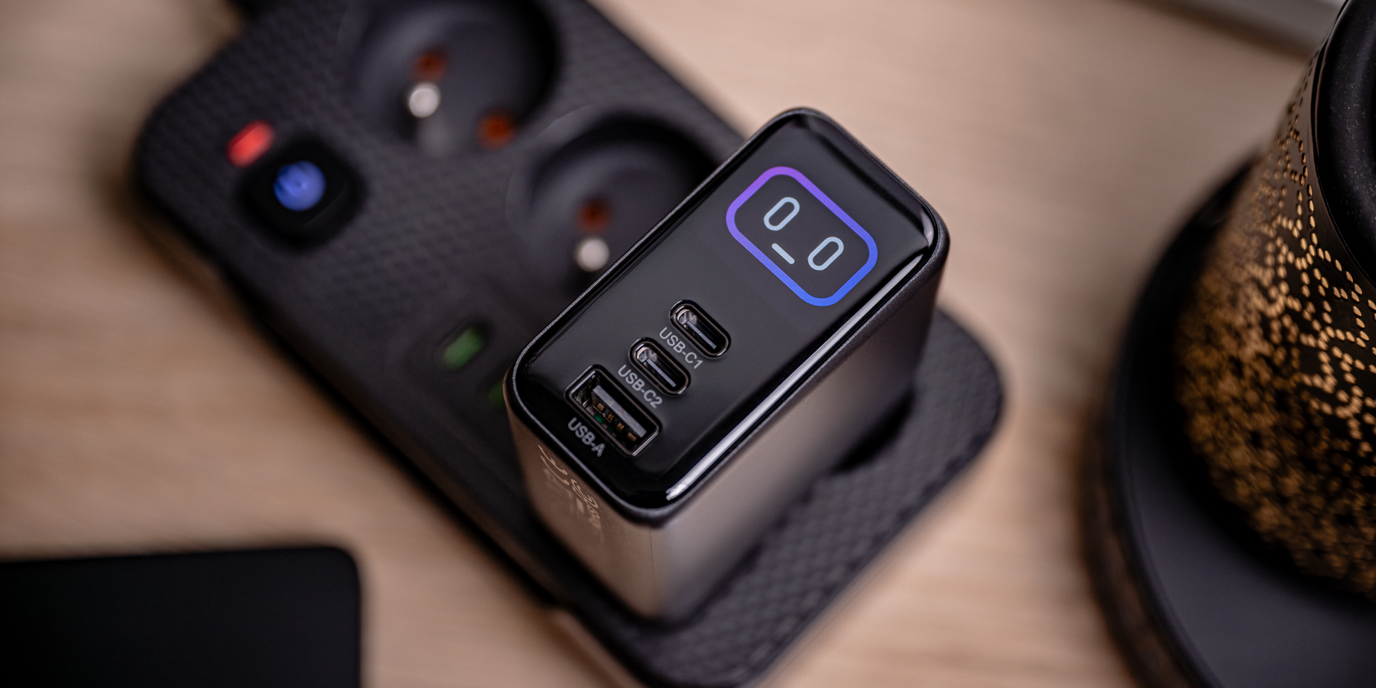 Ładowarka sieciowa Newell GaN 100 W TFT - EU